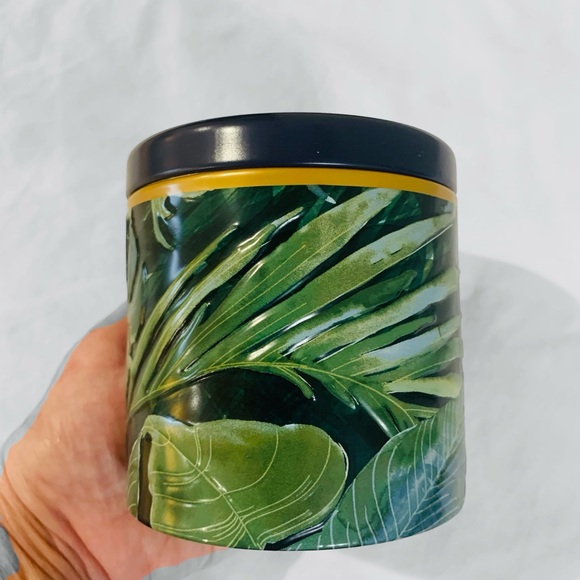 NWT Tommy Bahama - Island Life Candle - Picture 2 of 6